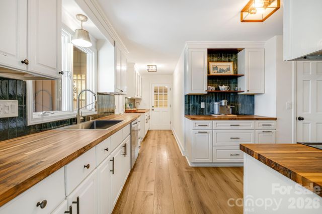 254 Orchard Circle, Laurel Park, NC 28739