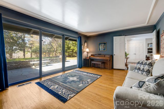 254 Orchard Circle, Laurel Park, NC 28739