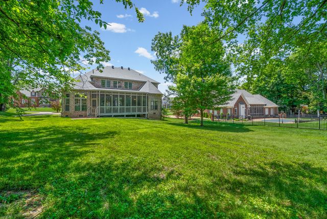 817 Salisbury Way, Clarksville, TN 37043
