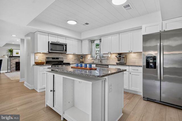 143 GREENBROOK DR, Marlton, NJ 08053