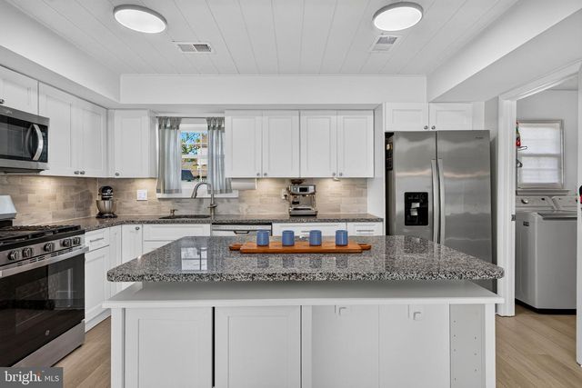 143 GREENBROOK DR, Marlton, NJ 08053