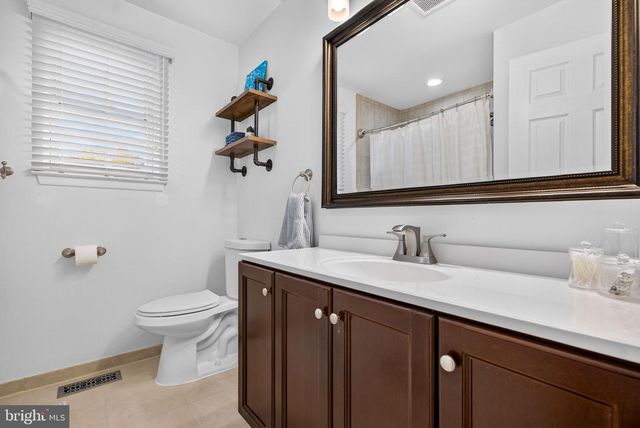 143 GREENBROOK DR, Marlton, NJ 08053