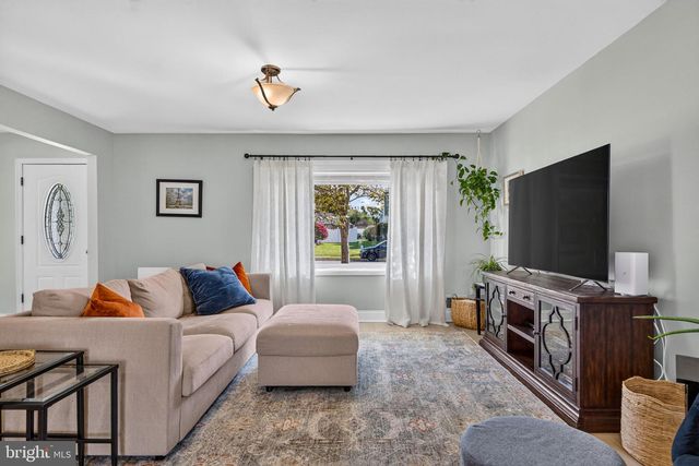 143 GREENBROOK DR, Marlton, NJ 08053