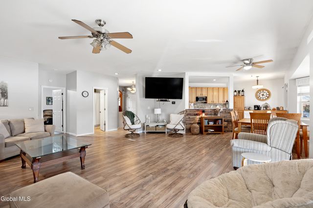 4 Big Bay Road, Queensbury, NY 12804