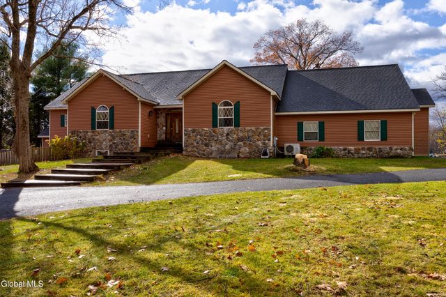 4 Big Bay Road, Queensbury, NY 12804