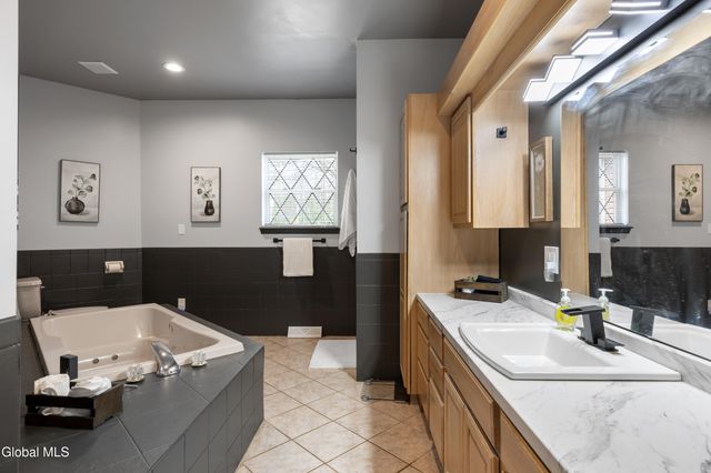 4 Big Bay Road, Queensbury, NY 12804