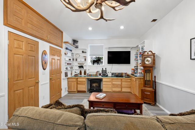 4 Big Bay Road, Queensbury, NY 12804