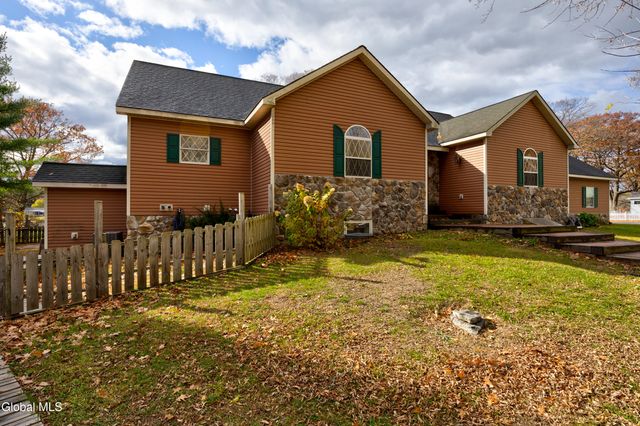 4 Big Bay Road, Queensbury, NY 12804