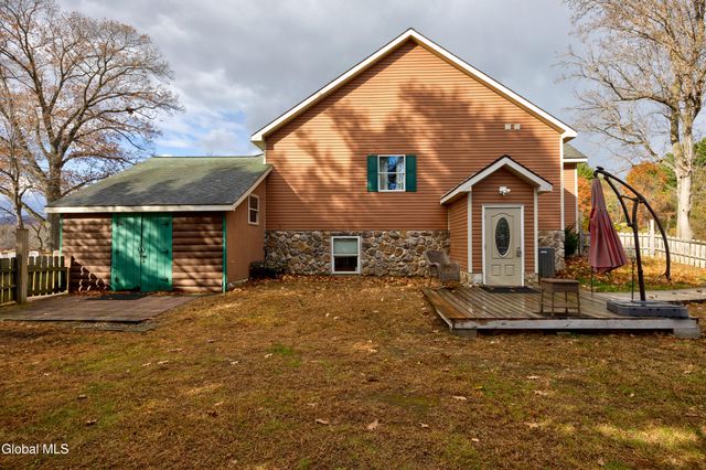 4 Big Bay Road, Queensbury, NY 12804