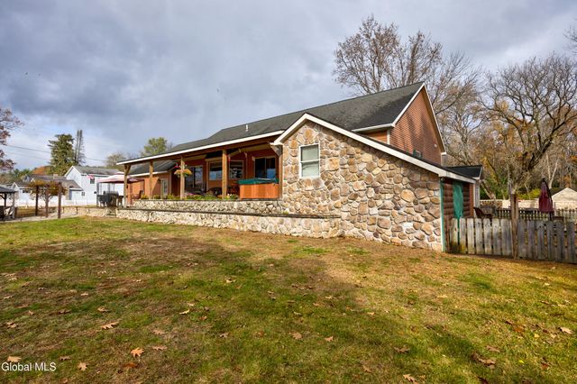 4 Big Bay Road, Queensbury, NY 12804