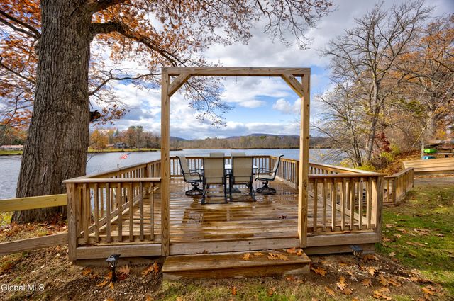 4 Big Bay Road, Queensbury, NY 12804