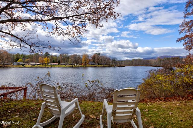 4 Big Bay Road, Queensbury, NY 12804