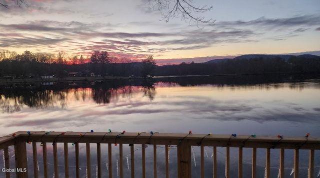 4 Big Bay Road, Queensbury, NY 12804