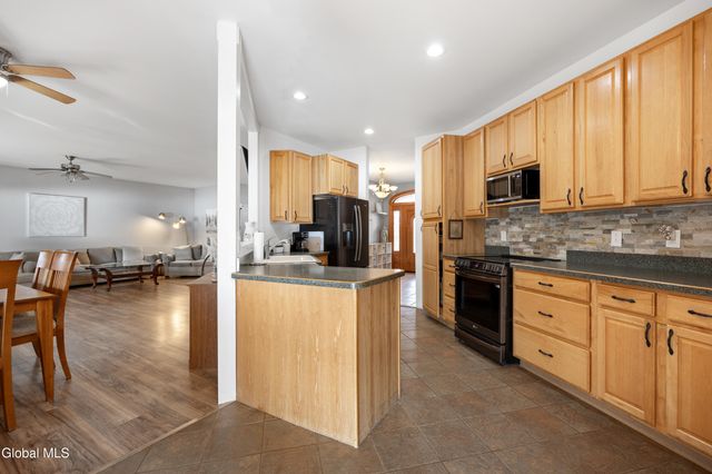 4 Big Bay Road, Queensbury, NY 12804