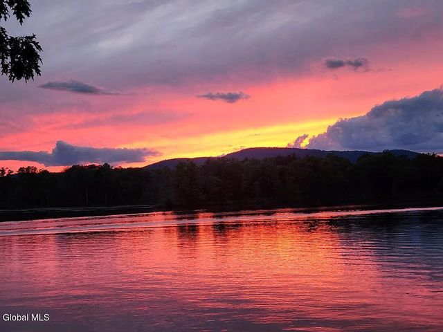 4 Big Bay Road, Queensbury, NY 12804