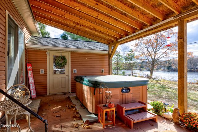 4 Big Bay Road, Queensbury, NY 12804