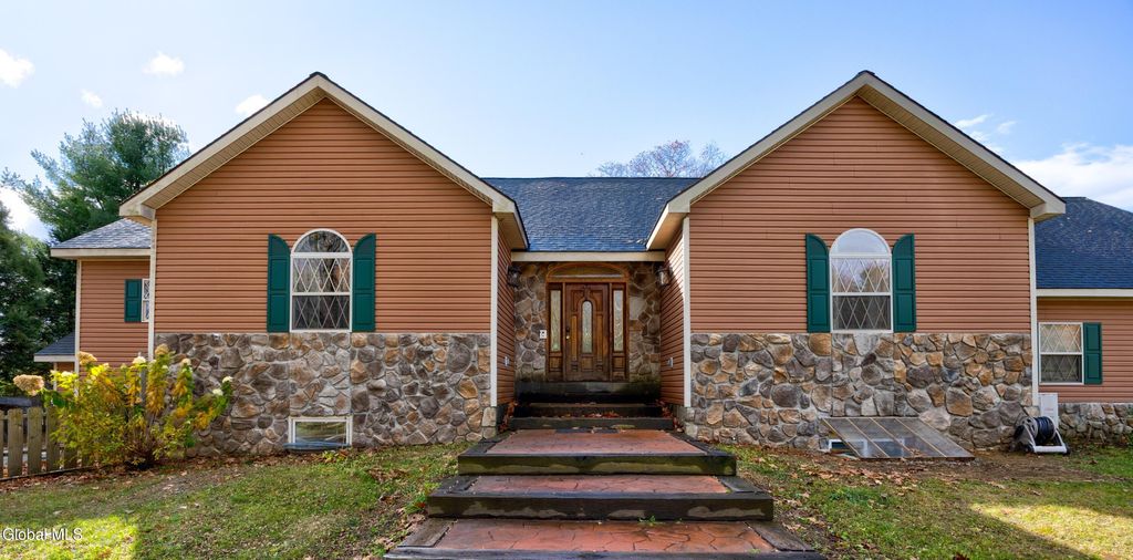 4 Big Bay Road, Queensbury, NY 12804