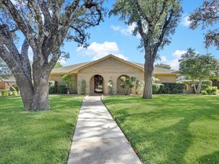 1123 Madlynne Drive, Cedar Hill, TX 75104