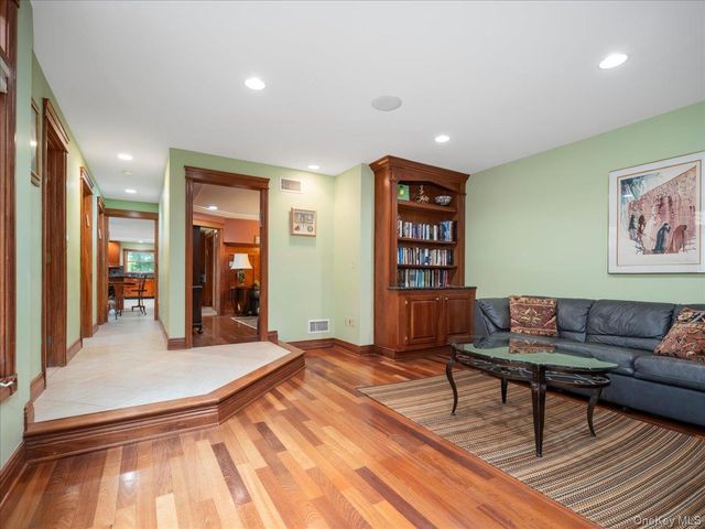 10 Rockingham Road, Spring Valley, NY 10977