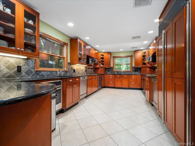 10 Rockingham Road, Spring Valley, NY 10977