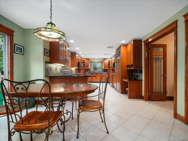 10 Rockingham Road, Spring Valley, NY 10977