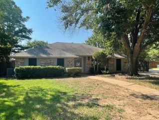 922 Kingston Drive, Mansfield, TX 76063