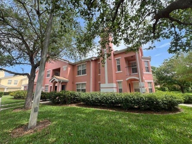 132 SW Peacock Boulevard 17-104, Port St Lucie, FL 34986