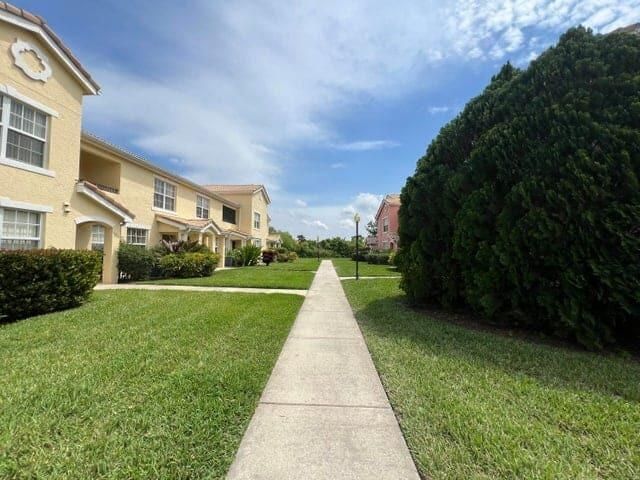 132 SW Peacock Boulevard 17-104, Port St Lucie, FL 34986