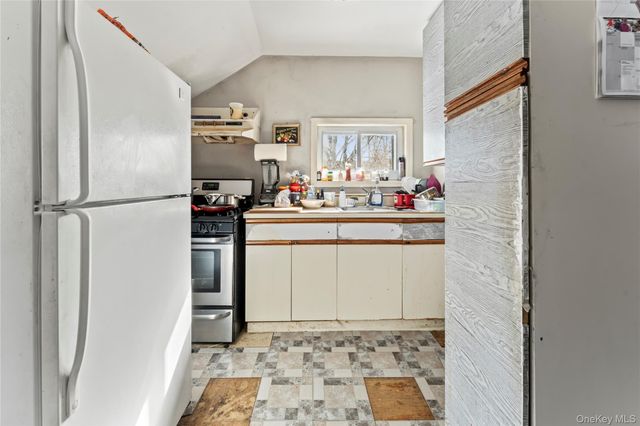 25 Laurel Road, Nyack, NY 10960