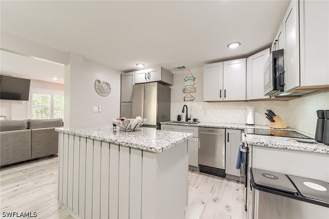 114 Lovers LN, Fort Myers Beach, FL 33931