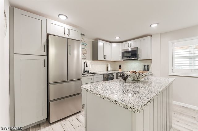 114 Lovers LN, Fort Myers Beach, FL 33931