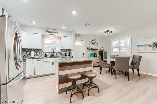 114 Lovers LN, Fort Myers Beach, FL 33931