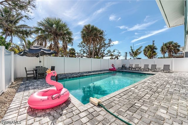114 Lovers LN, Fort Myers Beach, FL 33931