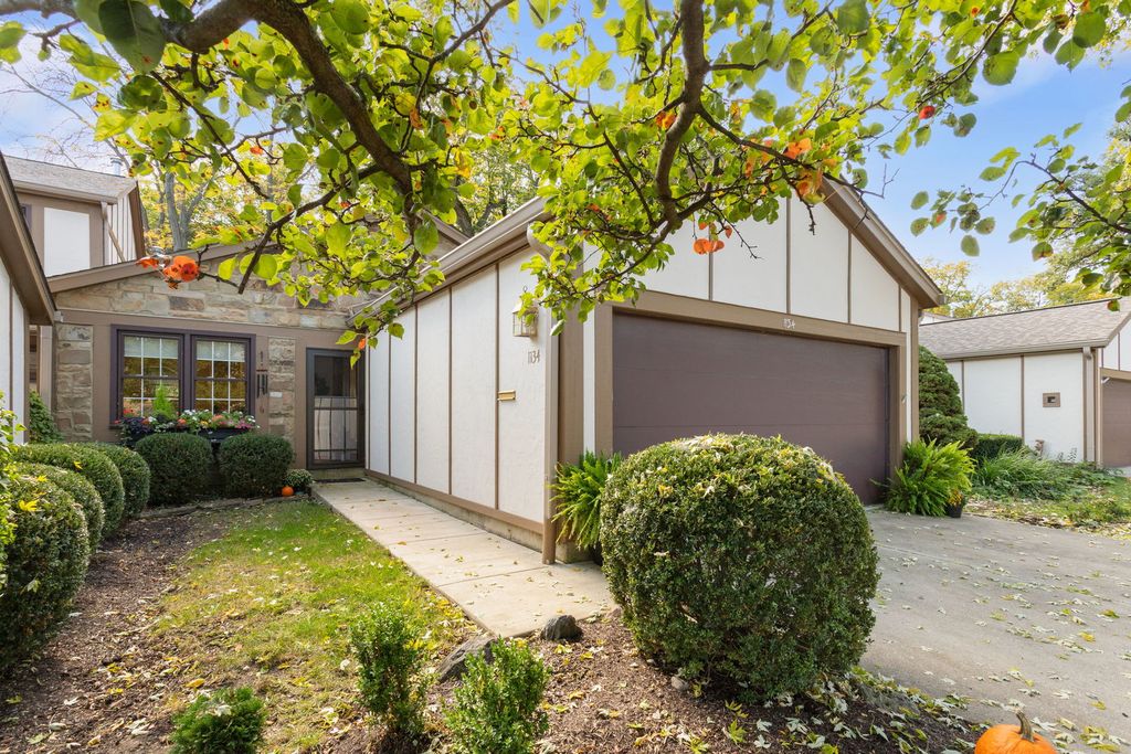 1134 Oakview Drive, Wheaton, IL 60187 — photo 2