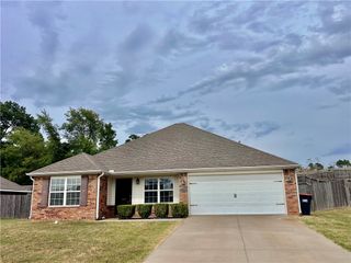 6142 Clay Avenue, Springdale, AR 72762