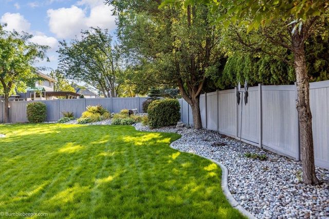 8721 N Kensington Dr, Spokane, WA 99208