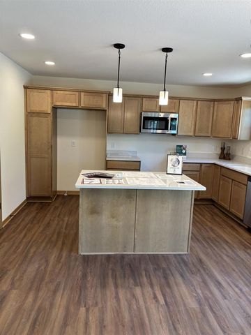 3 Savannah Parkway, Deerfield, WI 53531