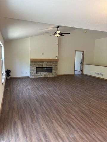 3 Savannah Parkway, Deerfield, WI 53531