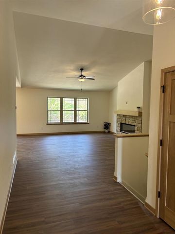 3 Savannah Parkway, Deerfield, WI 53531