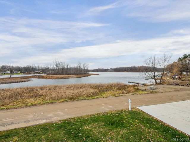 9900 S Big School Lot Lake Road, Holly Township, MI 48442