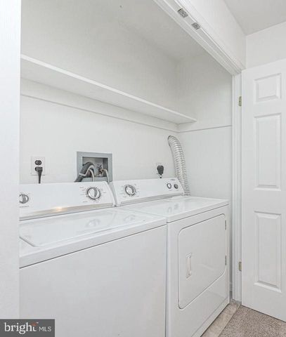 1051 HARBOUR DR, Palmyra, NJ 08065