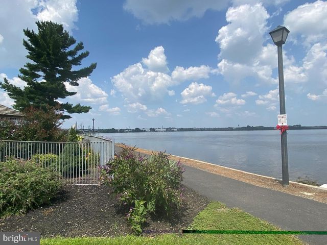 1051 HARBOUR DR, Palmyra, NJ 08065