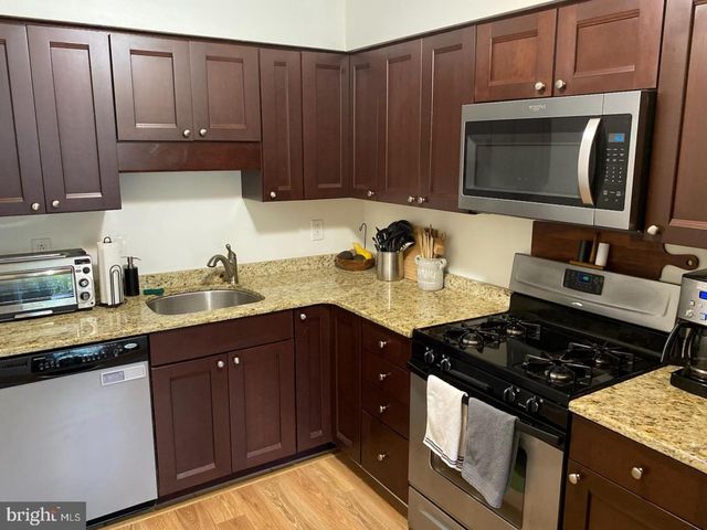 1051 HARBOUR DR, Palmyra, NJ 08065
