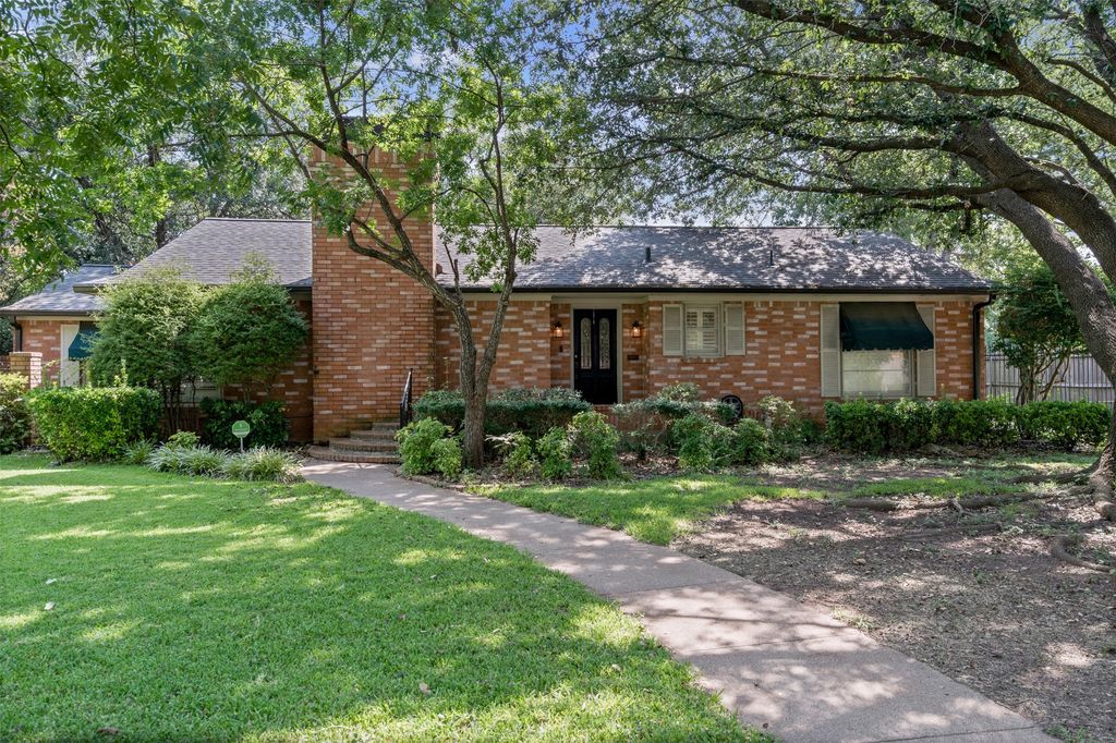 311 Sunset Drive, Cleburne, TX 76033