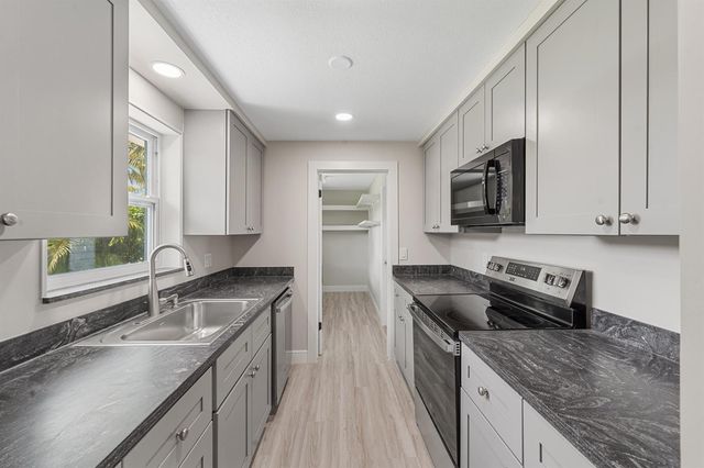 204 Circle E, Jupiter, FL 33458