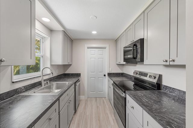 204 Circle E, Jupiter, FL 33458