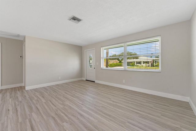204 Circle E, Jupiter, FL 33458