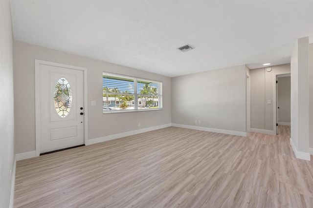 204 Circle E, Jupiter, FL 33458