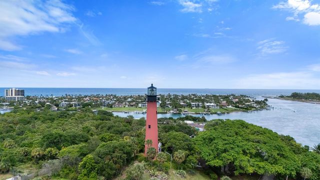 204 Circle E, Jupiter, FL 33458
