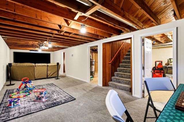 1440 Lydia Avenue W, Roseville, MN 55113